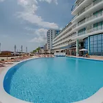 Berlin Golden & 4*