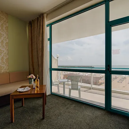 Отель Berlin Golden & 4*
