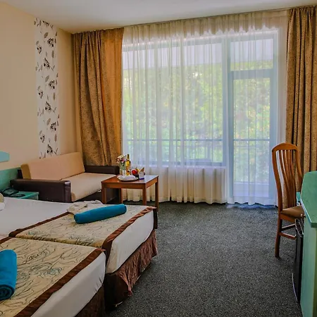 Отель Berlin Golden & 4*