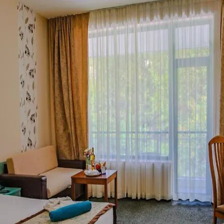 Berlin Golden & 4* Zlate písky